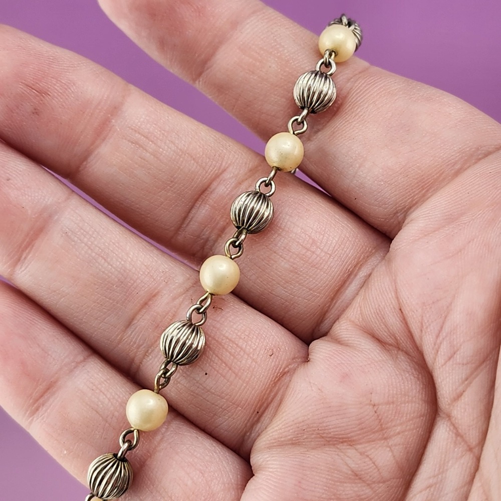 Cream Pearl Bead Silver Tone Ribbed Ball Link Bracelet Vintage Style Jewelry